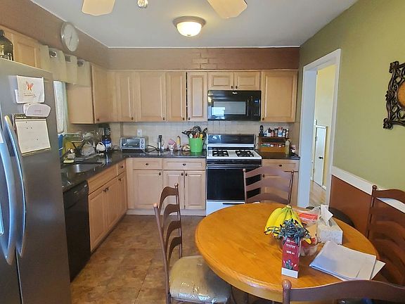 3rd image of 6620 Veterans Ave
