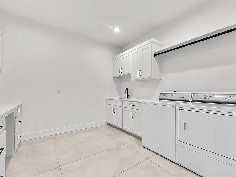 4464 E Lancaster Way — Photo 20