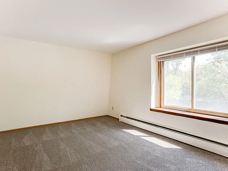 Cambridge Court Apartments — Photo 14
