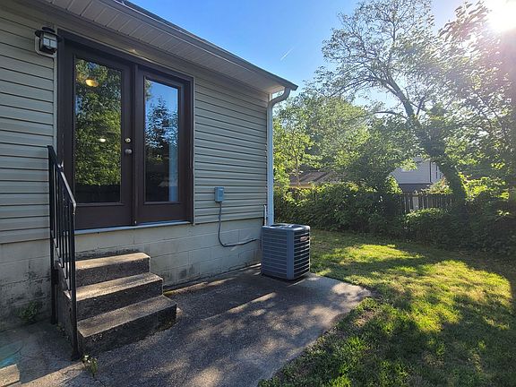 5th image of 800 Holliday Dr APT C