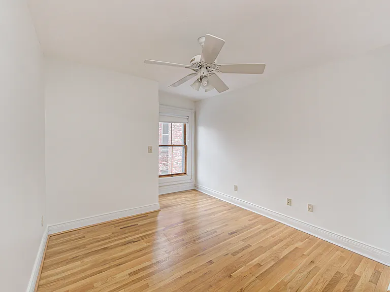 237 E Saint Joseph St — Photo 22