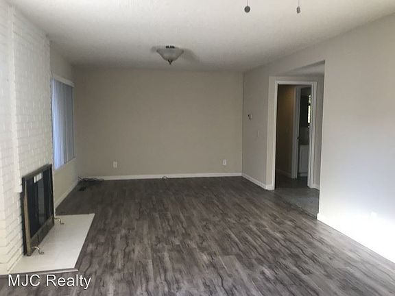 3rd image of 1341 Lexington Dr APT 1