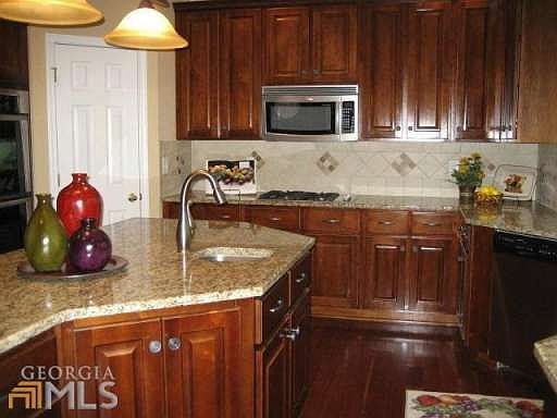 5th image of 65 Oak Forest Dr