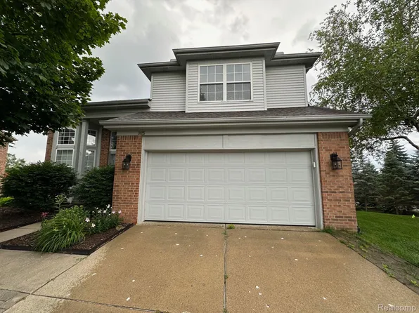 3125 Silverbrook Dr, Rochester, MI 48306