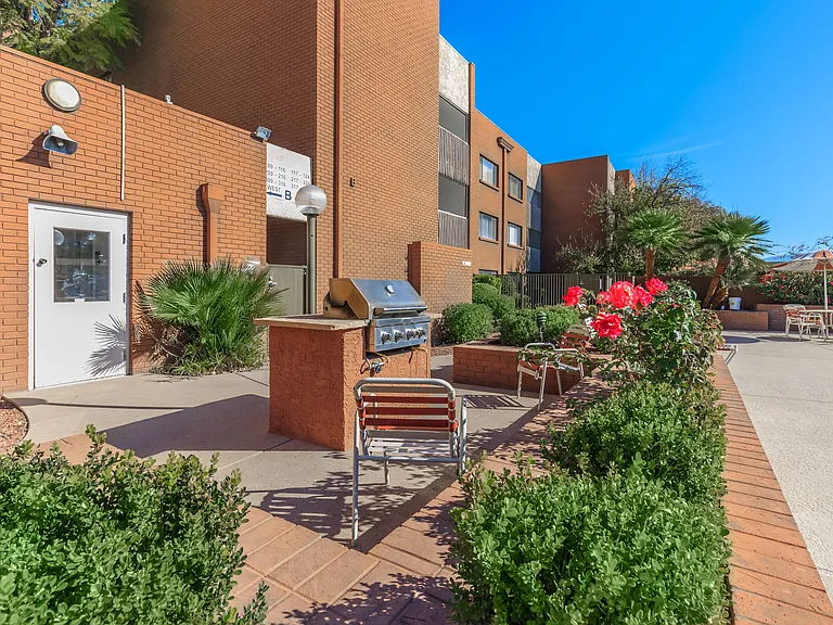 Carondelet Apartments — Photo 16