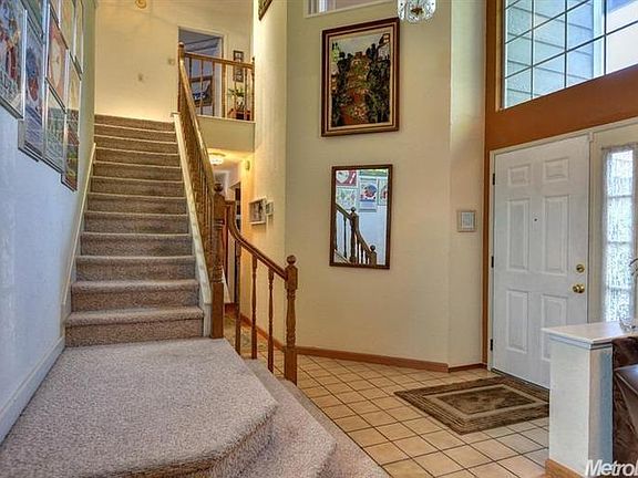 3rd image of 570 Oakborough Ave