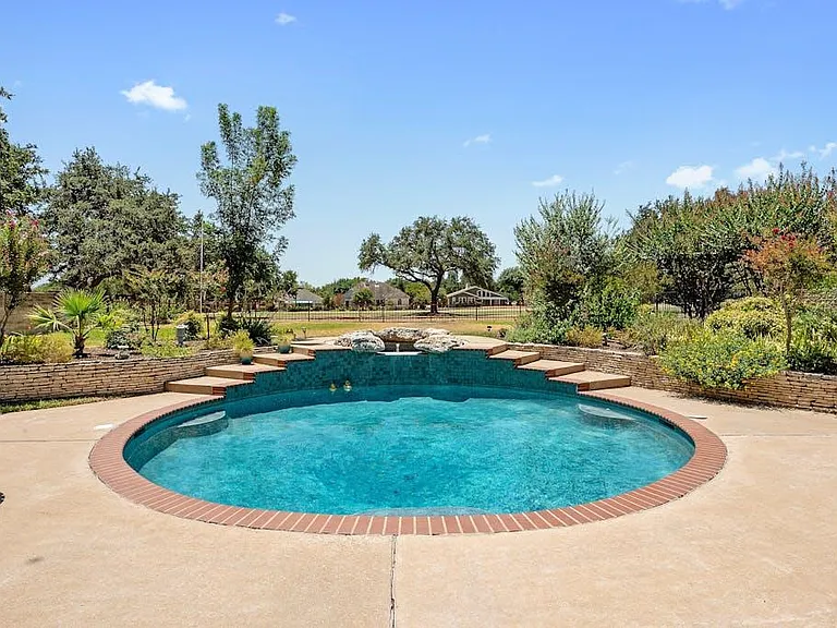 1207 Lakeway Dr — Photo 34
