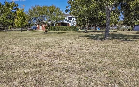 3rd image of 134 Sherwood Ln
