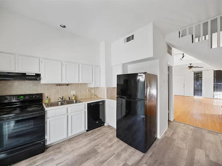 518 Hawthorne St #2 — Photo 9