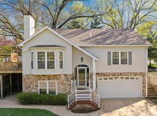 302 Oak Tree Dr, Saint Louis, MO