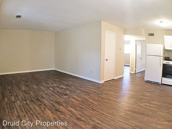 4th image of 107 39th St E APT 10