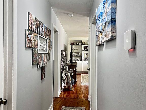 4th image of 215 Flores Ln