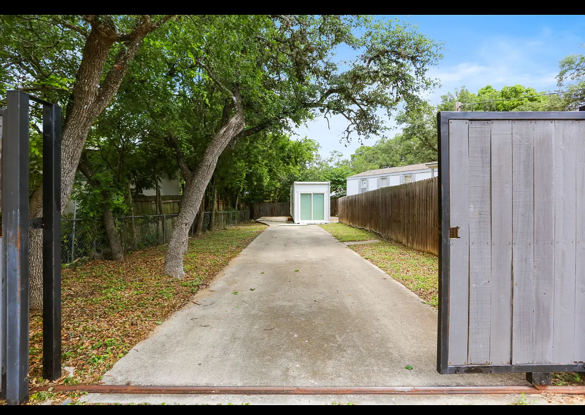 1 bed, 400 sqft, $750 — Photo 1