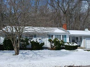 8 Mayflower Dr, Cumberland, RI 02864
