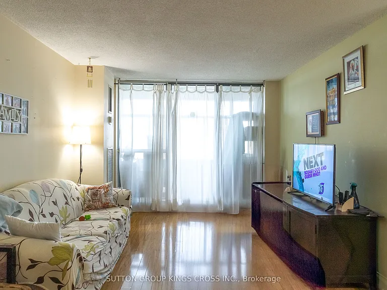 25 Kensington Rd #1007 — Photo 2