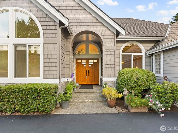 5th image of 1642 204th Avenue NE