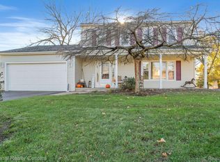9812 Atwood Dr, South Lyon, MI