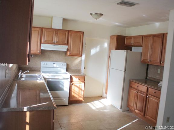 4th image of 19740 NW 6th Pl