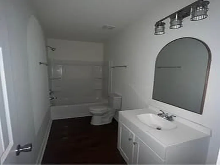 804 Woodbury St #804 — Photo 8