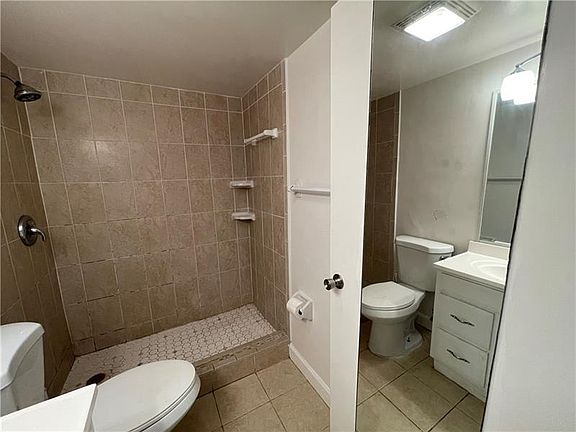 4th image of 344 SE 11th Ave #6
