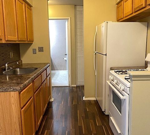 5th image of 1880 Bonnie Ln APT 306