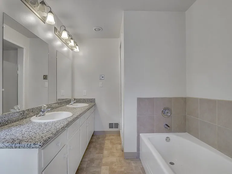 1290 Estudillo Ave — Photo 23