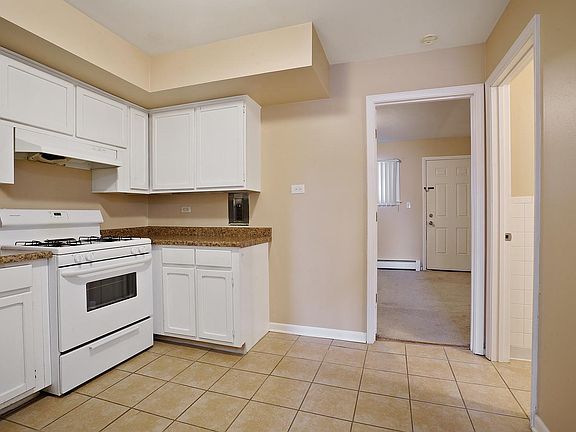 3rd image of 1103 Holiday Ln APT 16