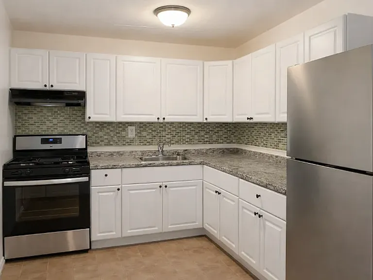 56-07 Clover Pl #2R — Photo 8