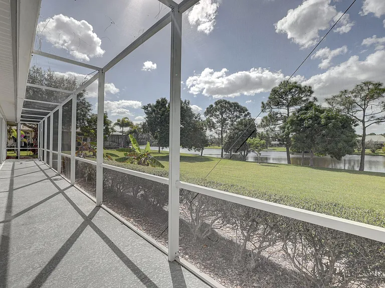 8028 Plantation Lakes Dr — Photo 43