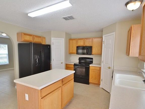 5th image of 1018 Chateau Cir