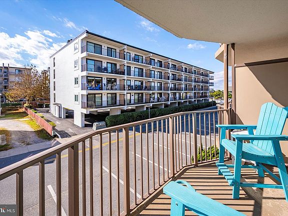 5th image of 8 36th St Unit 207