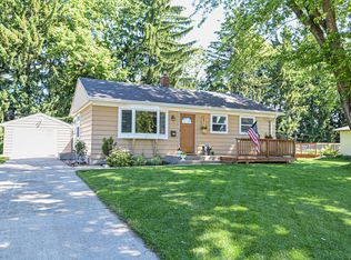 131 N Highland Ave, Thiensville, WI 53092