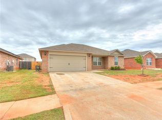 9644 Emilee Grace Ln, Moore, OK 73160