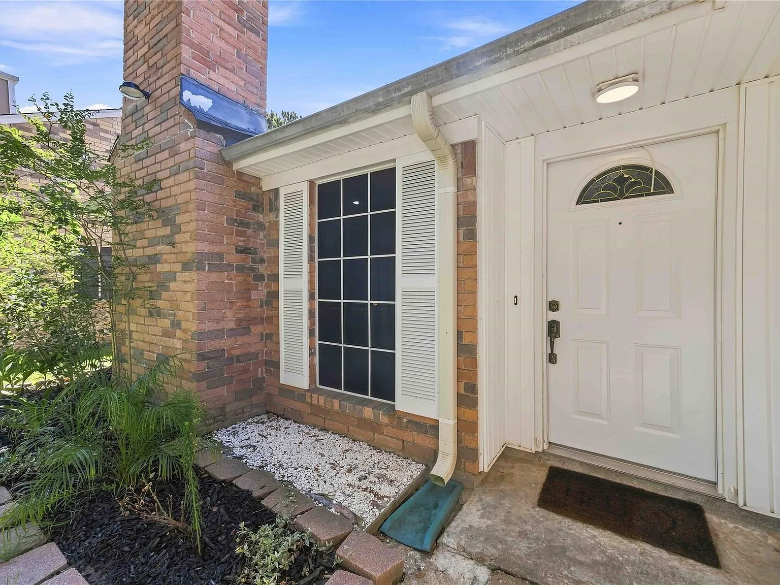 3 bed, 2.0 bath, 1600 sqft, $1,850 — Photo 3