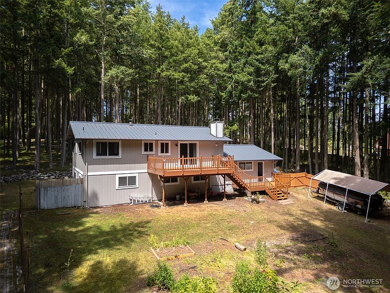 3rd image of 1074 N Estate Lane