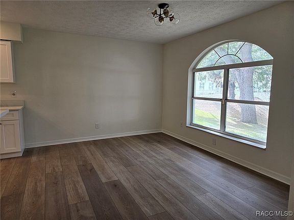 5th image of 719 Balmoral Ct