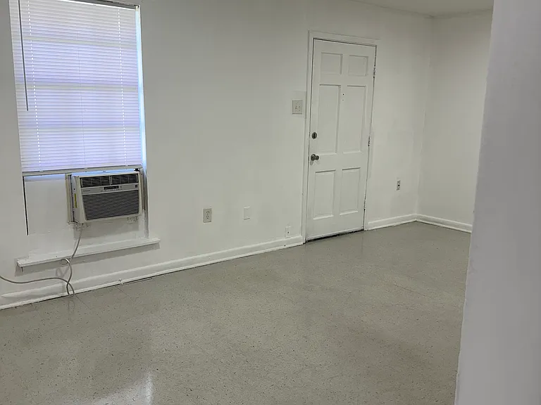 604 Homewood Pl — Photo 3