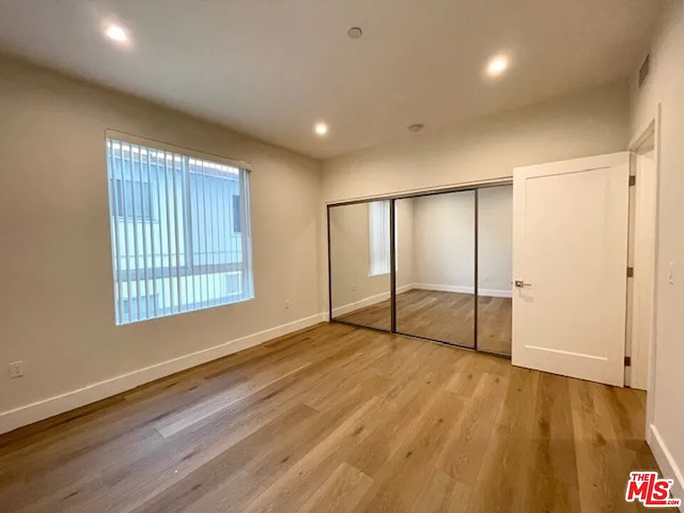 11042 La Maida St #202 — Photo 11