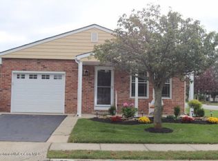 21 Chesterfield Ln, Toms River, NJ 08757