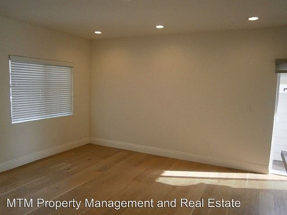 3rd image of 4476 Estrella Ave