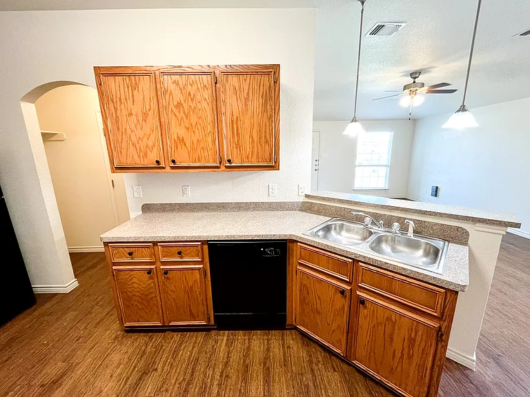 1509 Justin Loop #A — Photo 14