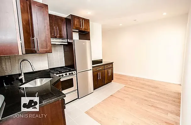 Rented by Jonis Realty | media 1