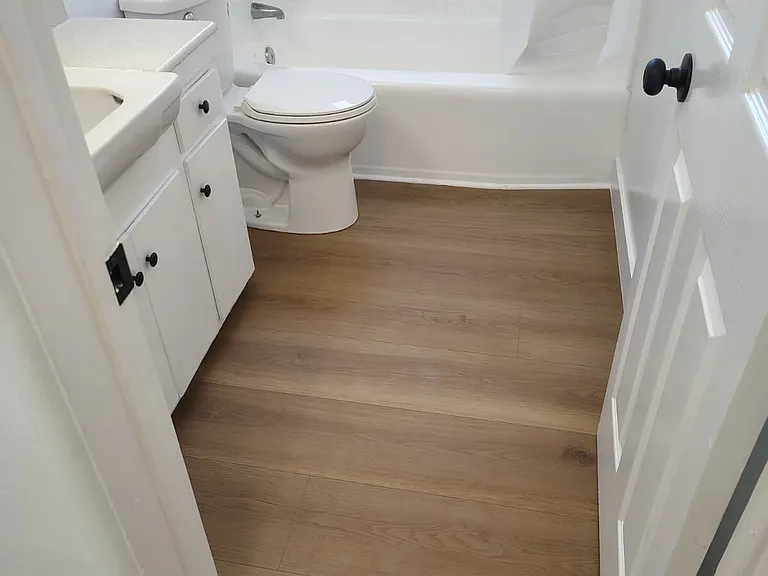 15531 Victory Blvd — Photo 17