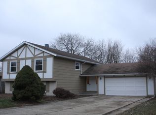 103 Augusta Dr, McHenry, IL 60050