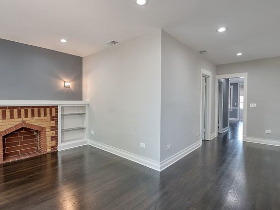 3rd image of 5618 N Maplewood Ave