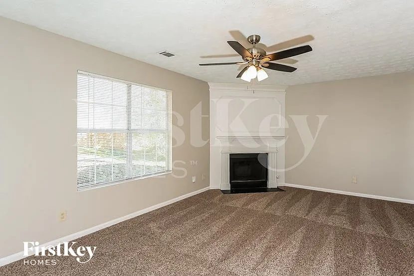 3 bed, 2.5 bath, 1386 sqft, $2,045 — Photo 2