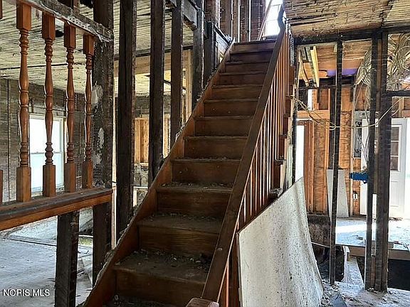 4th image of 217 E Elm St