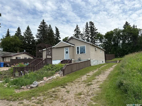 561 18th Street E, Prince Albert, SK S6V 1H8