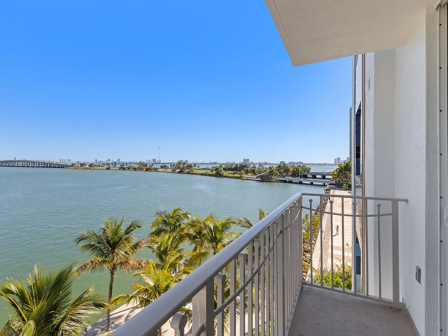 1 bed, 835 sqft, $2,797 — Photo 1