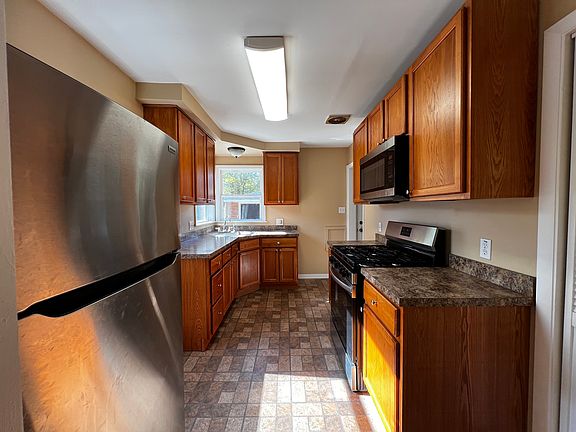 3rd image of 24273 Westhampton Ave
